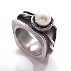 Picture: Vierkante parelring