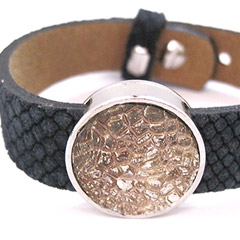 Picture: Stoere lederen armband met zilveren schuiver