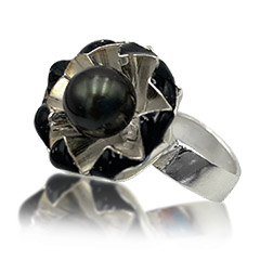 Picture: Kelk ring met parel