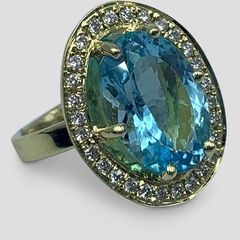 Picture: Gouden ring met topaas