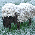Schaap in natuurmateriaal