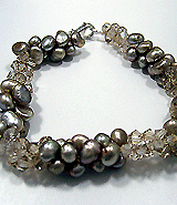 Gehaakte armband zoetwater/Swarovski Gehaakte armband zoetwater/Swarovski