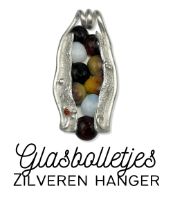 Workshop foto Zilveren hanger met glasbolletjes