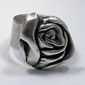 Zilveren ring met bloemenmotief