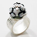 Zilveren ring met glaskralen