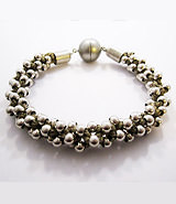 Armband met scoubidou knopen