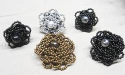 Picture: Bloemenring of broche