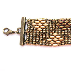 Picture: Weven van een armband (SDB en SB)