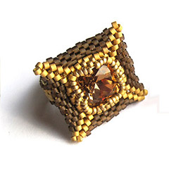 Picture: Vierkante peyote hanger of ring