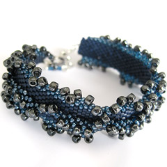 Picture: Juwelenset met ruches