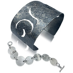 Picture: Smeden van een zilveren armband