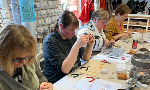 Picture: Kettelen met Swarovski