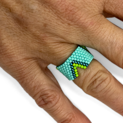 Picture: V-shape ring