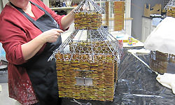 Picture: Gevlochten vogelvoederhuisje