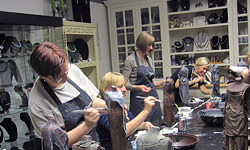 Picture: Vrouwenkleedje in Powertex